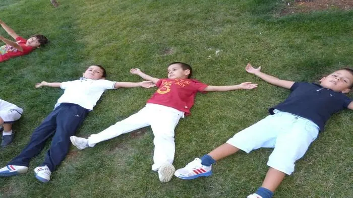 Öveçler kreşi öğrencilerinin futbol takımı etkinliği